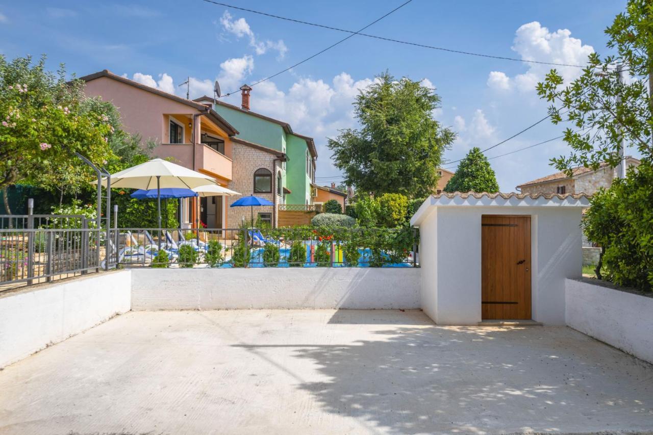 Villa Margerita With Private Pool, Yard And Parking Kaštelir Екстериор снимка