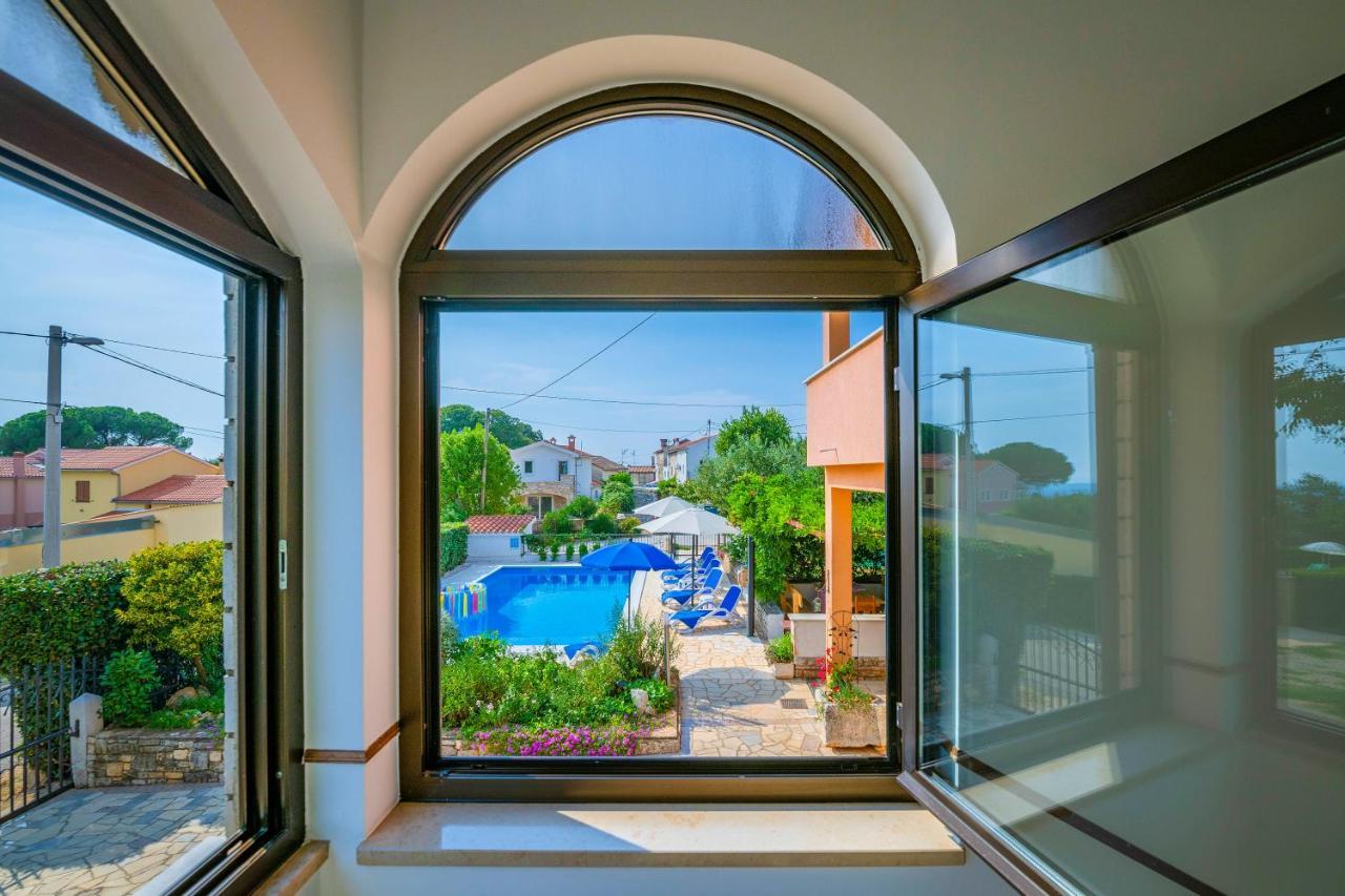 Villa Margerita With Private Pool, Yard And Parking Kaštelir Екстериор снимка