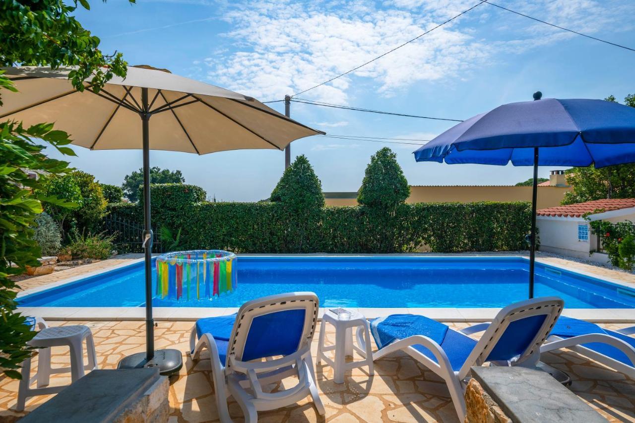 Villa Margerita With Private Pool, Yard And Parking Kaštelir Екстериор снимка