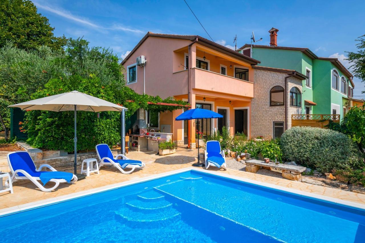 Villa Margerita With Private Pool, Yard And Parking Kaštelir Екстериор снимка