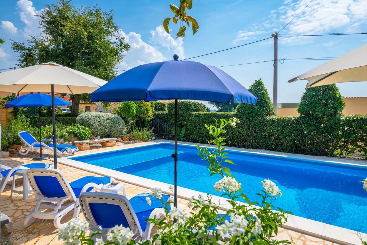 Villa Margerita With Private Pool, Yard And Parking Kaštelir Екстериор снимка