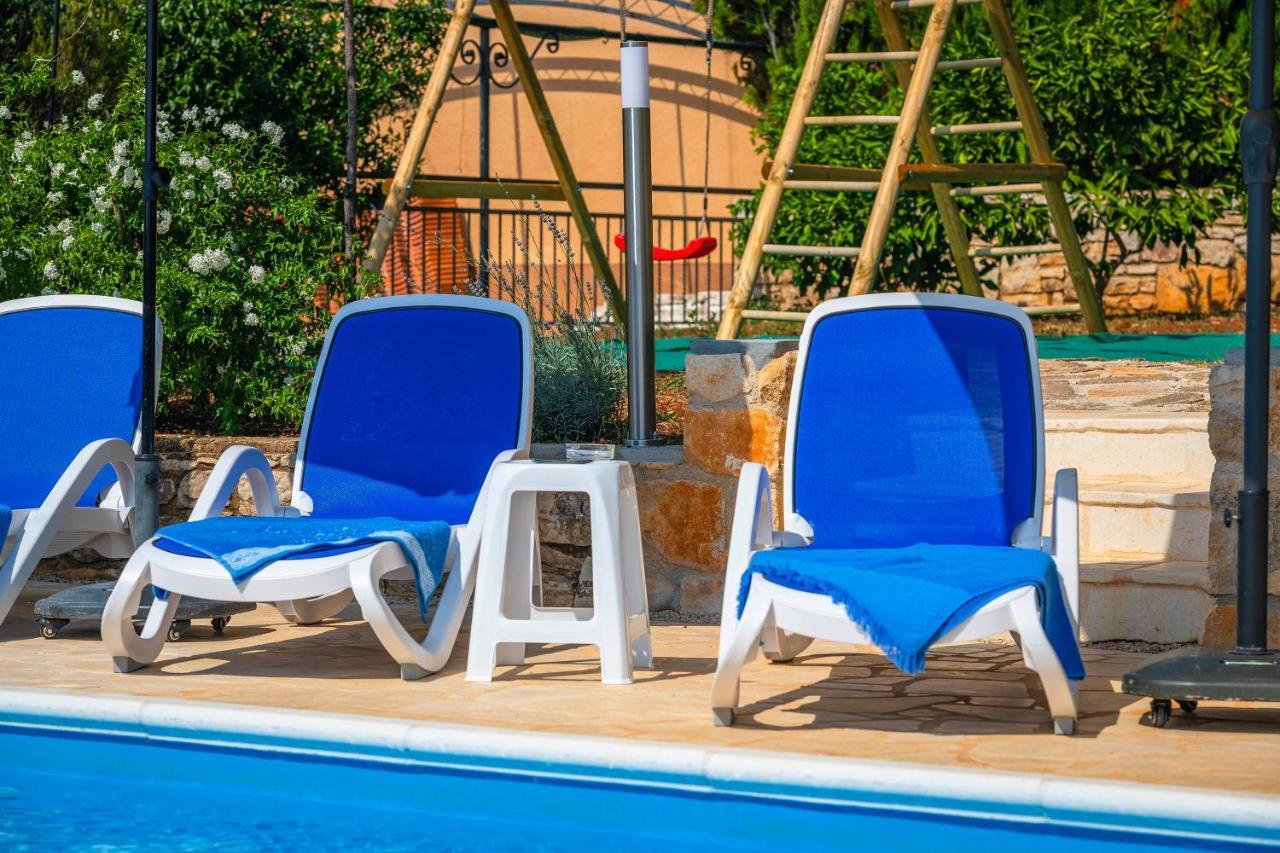 Villa Margerita With Private Pool, Yard And Parking Kaštelir Екстериор снимка