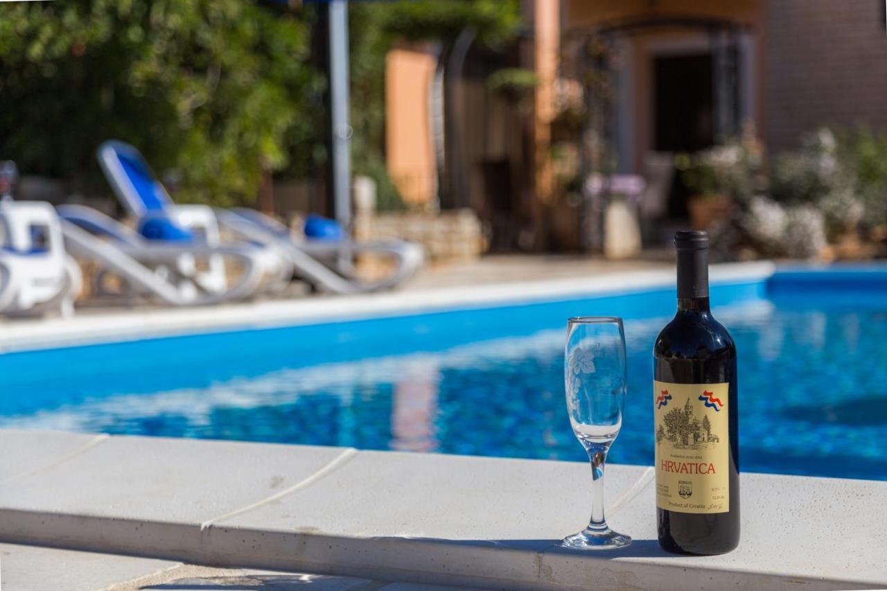 Villa Margerita With Private Pool, Yard And Parking Kaštelir Екстериор снимка
