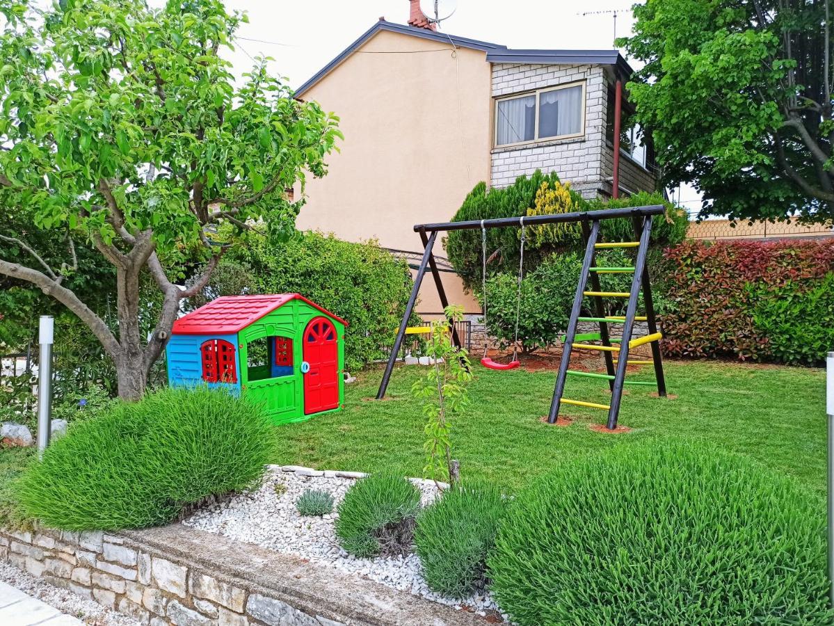 Villa Margerita With Private Pool, Yard And Parking Kaštelir Екстериор снимка
