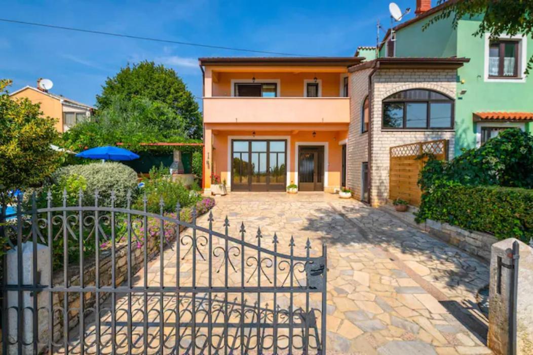 Villa Margerita With Private Pool, Yard And Parking Kaštelir Екстериор снимка