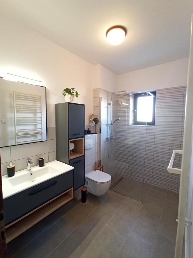 Villa Margerita With Private Pool, Yard And Parking Kaštelir Екстериор снимка